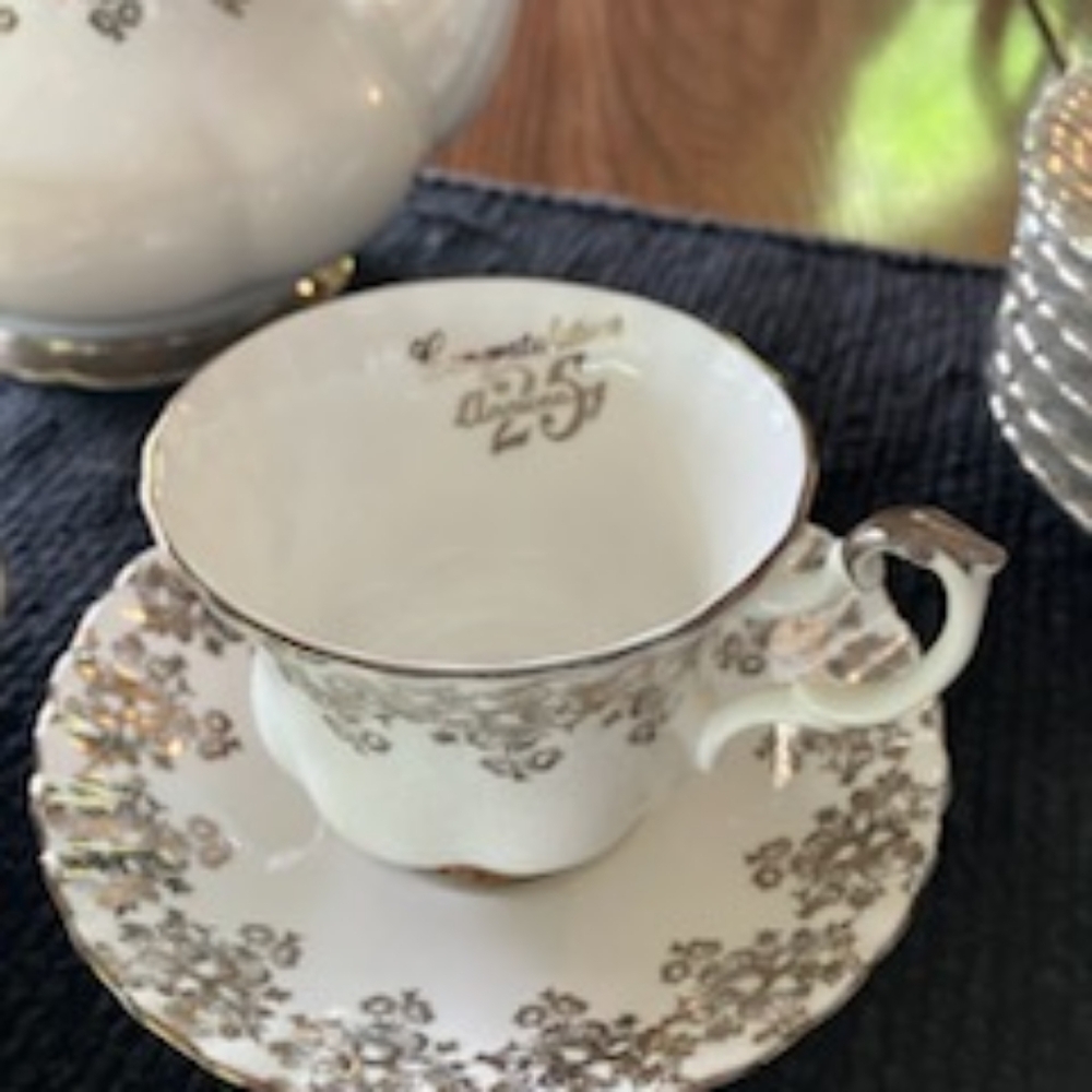 25th Anniversary Royal Albert China set - Picture 3 of 6